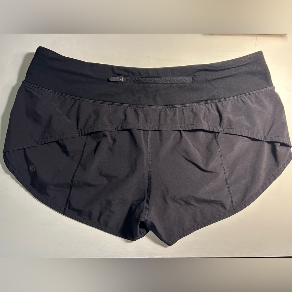 Black Lululemon Low Rise Speed up Short. Size 8.